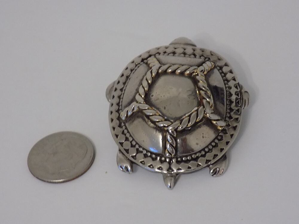 Silver turtle pendant